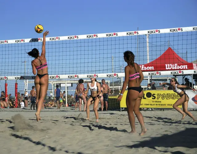 YOUNG VOLLEY ON THE BEACH - LUGLIO