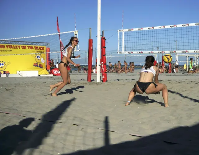 YOUNG VOLLEY ON THE BEACH - LUGLIO