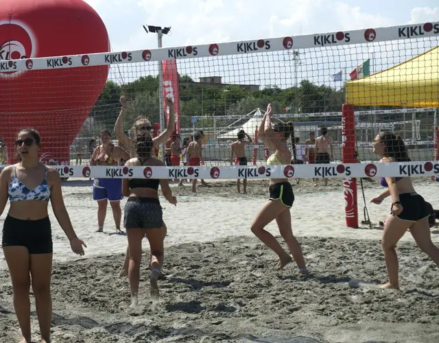 YOUNG VOLLEY ON THE BEACH - LUGLIO