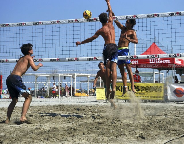 YOUNG VOLLEY ON THE BEACH - LUGLIO