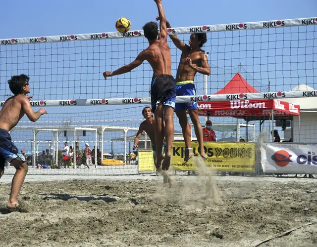 YOUNG VOLLEY ON THE BEACH - LUGLIO