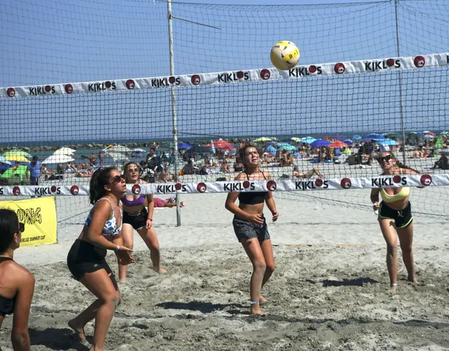 YOUNG VOLLEY ON THE BEACH - LUGLIO