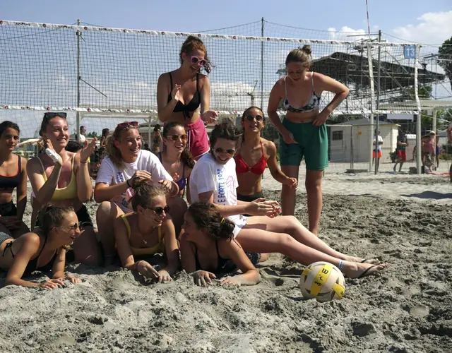 YOUNG VOLLEY ON THE BEACH - LUGLIO