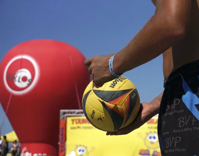 YOUNG VOLLEY ON THE BEACH - LUGLIO