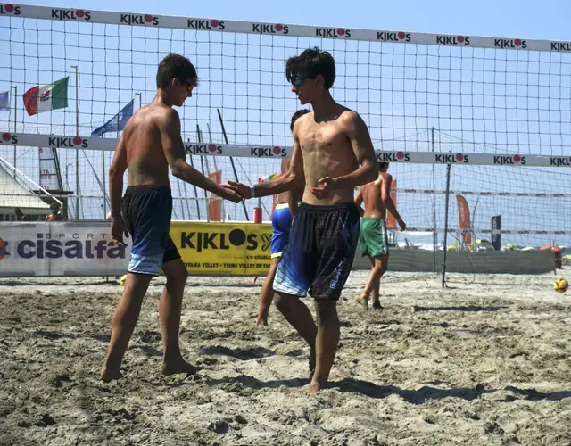 YOUNG VOLLEY ON THE BEACH - LUGLIO