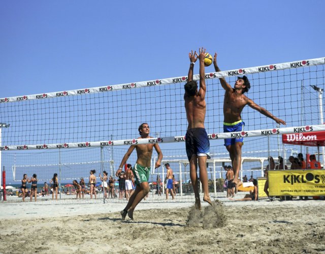 YOUNG VOLLEY ON THE BEACH - LUGLIO