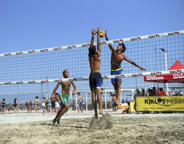 YOUNG VOLLEY ON THE BEACH - LUGLIO