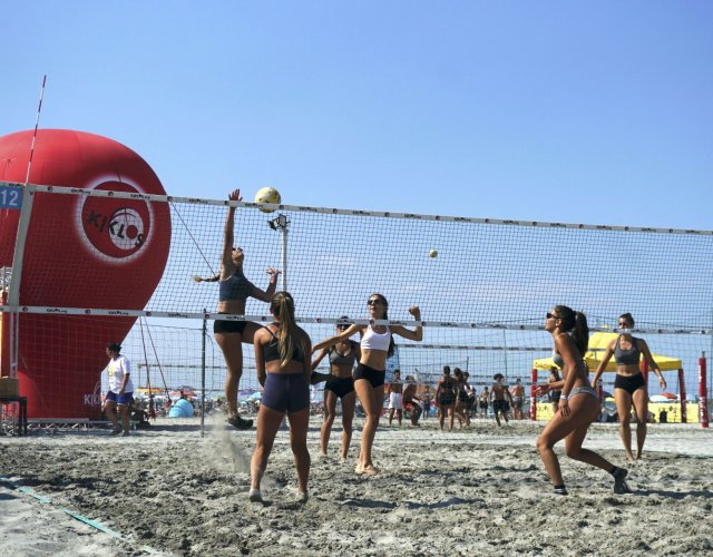 YOUNG VOLLEY ON THE BEACH - LUGLIO