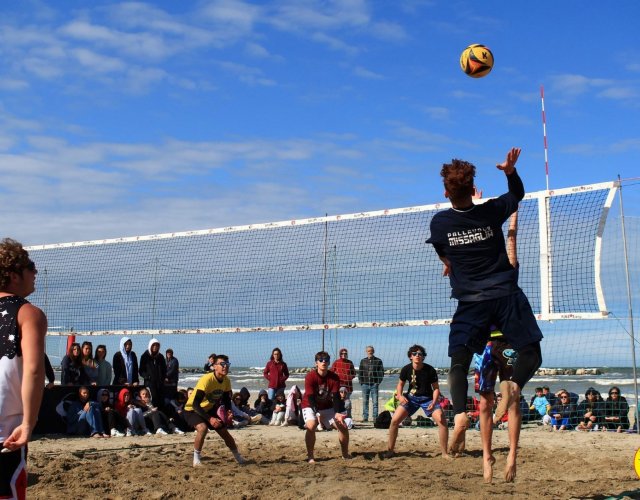 22° YOUNG VOLLEY ON THE BEACH 22° YOUNG VOLLEY ON THE BEACH