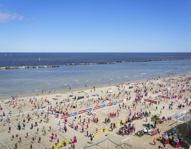 24° YOUNG VOLLEY ON THE BEACH 24° YOUNG VOLLEY ON THE BEACH