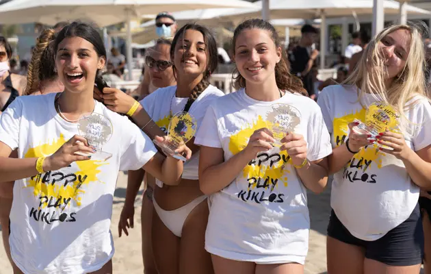 YOUNG VOLLEY ON THE BEACH Maggio