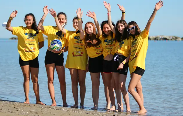 YOUNG VOLLEY ON THE BEACH Maggio